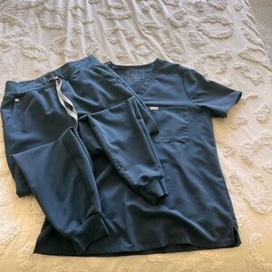 Figs Dark Harbor Scrubs L top and M joggers